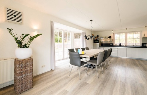 Municipality of Ameland Villa | Fazant is a comfortable villa with sauna and Jacuzzi, in a dune environment.
