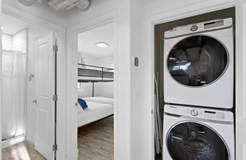 Evans Churchill Apartment | Featherlight Cottage with BBQ and Hot Tub in Downtown Phoenix