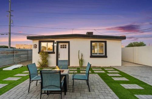 Evans Churchill Apartment | Featherlight Cottage with BBQ and Hot Tub in Downtown Phoenix