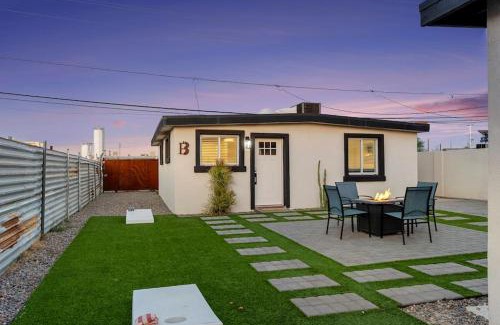 Evans Churchill Apartment | Featherlight Cottage with BBQ and Hot Tub in Downtown Phoenix