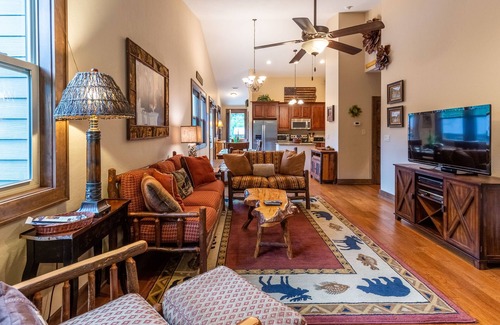 Cullowhee House | Featherstone - Modern Townhome in Small Resort Community w/Clubhouse & Pool