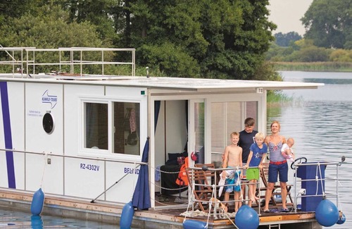 Priepert Boat Rental | Febomobil 990 - license-free houseboat - KUHNLE-TOURS Priepert