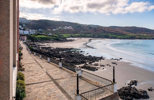 Laracha Apartment | Fee4Me Front line beach flat in Caión