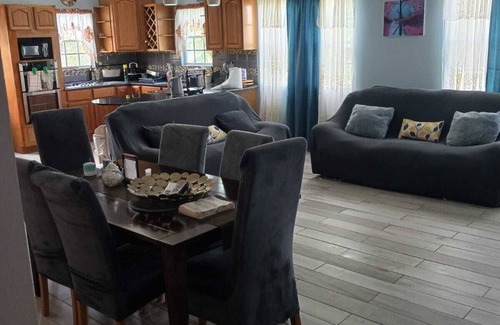 Piggotts House | FeeFee’s stay cation