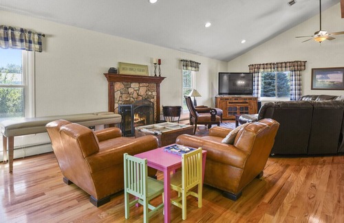 Grand View Estates House | Feel like you're in the country, but really you're within 10 mins. of everything