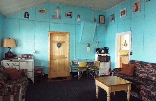 Town of Jerusalem Cottage | Feel Relaxed, Right On the Lake! Fall '25 and 2026 Booking!