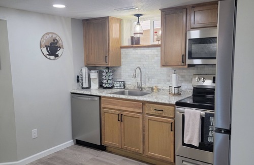 Hermann Bed & Breakfast | Feel right at home in the Heart of Hermann, with Trolly pick-up at front door.