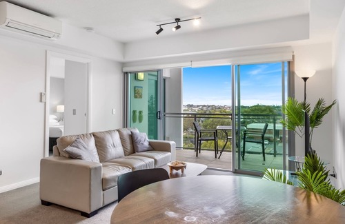 Redcliffe Apartment | Feel The Sea Breeze: 1-Bed with Pool, Gym & views