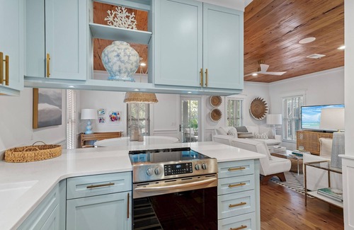 Seacrest House | FEELIN` TIPSEA 3 BR/3 BA Sleeps 10 Bikes Close to Beach and Pool