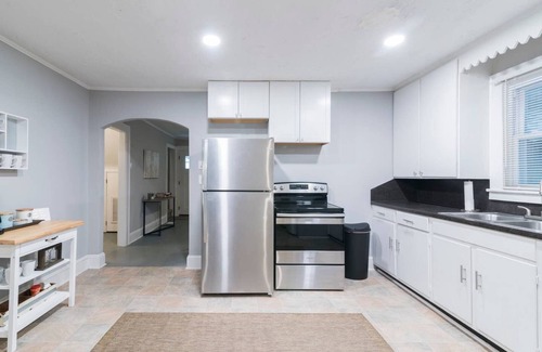 Charlotte House | Feels Like Home! 4BR Charming Conveniently Located