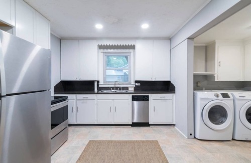 Charlotte House | Feels Like Home! 4BR Charming Conveniently Located