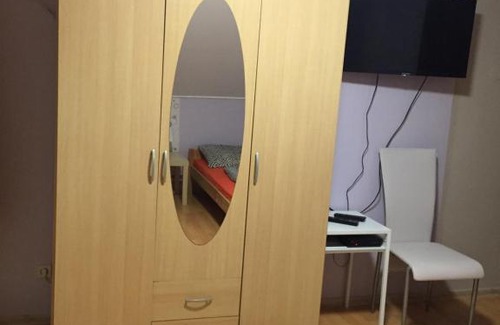 Tata House | Fekete Macska Panzió