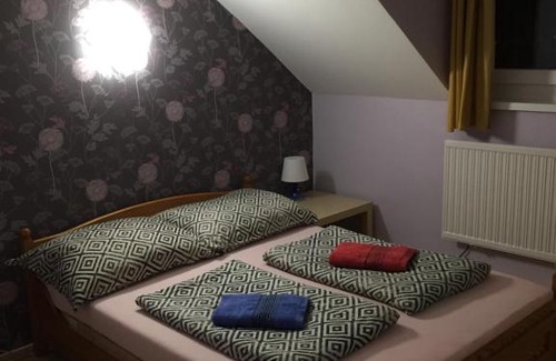 Tata House | Fekete Macska Panzió