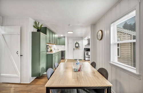 Berea House | Fenced.Private Bungalow-CLE & BW.Dog Friendly!