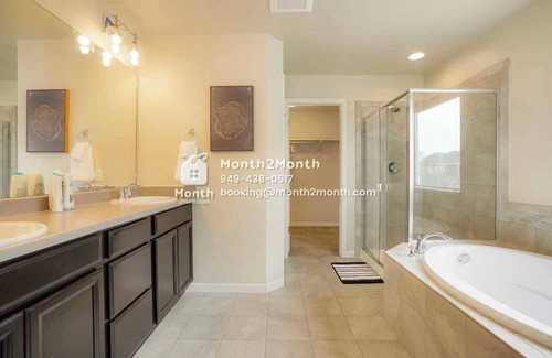 Longmont House | Fenced Yard & Pet Friendly & Dedicate Study & Walk-in Closet #41709