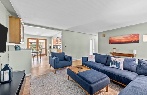 Bel Aire House | Fenced Yard with Cornhole- AC/Deck/Grill