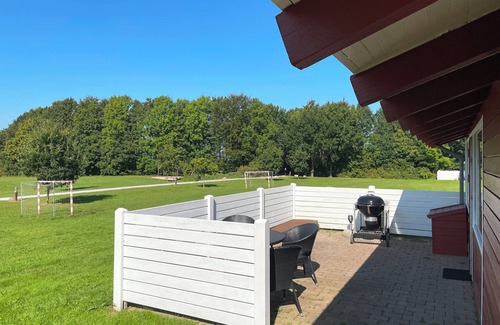 Aabenraa Cabin | Feriebolig nær natur og hav - Fælles pool, badestrand, mini golf