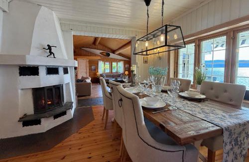 Nissedal House | Feriehus ved Nisser med egen strand, brygge, peis og robåt til fri bruk