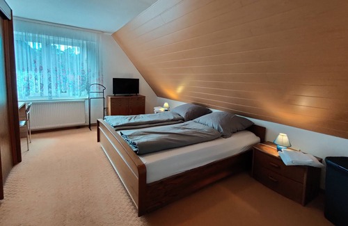 Huntel Apartment | Ferien und Monteurwohnung Waldblick