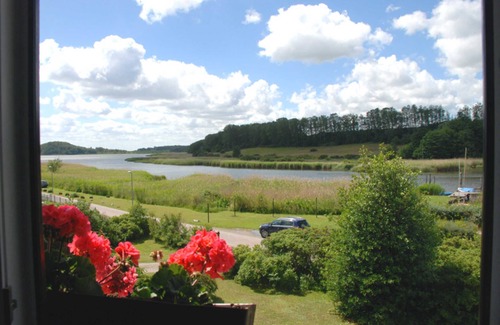 Seedorf Apartment | Ferienappartement Having - Holiday apartments under a thatched roof with lake view