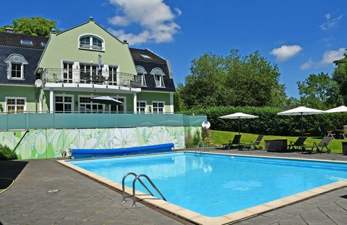 Rugen Island Apartment | Ferienappartement Polarstern mit Kamin - Manor house apartment with fireplace, outdoor pool