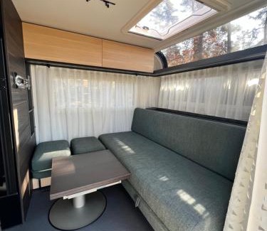 Luetow Apartment | Ferienhäuser Insel Usedom - Luxuswohnwagen 4 mit Whirlpool direkt am Achterwasser