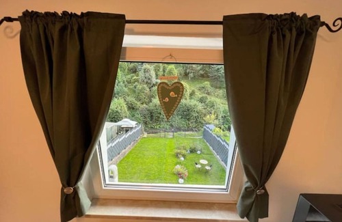 Arzheim House | Ferienhaus am Bach