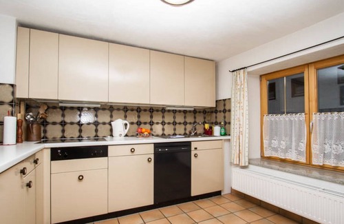 Ravaisch Apartment | Ferienhaus Chasa Kasimir Nr. 1 by Interhome