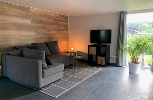 Helferskirchen House | Ferienhaus mit Sauna und großem Garten, Hunde willkommen