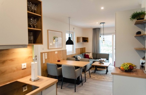 Tannenhausen House | Ferienhaushälfte Straßenseite - Küsten Apartments Tannenhausen