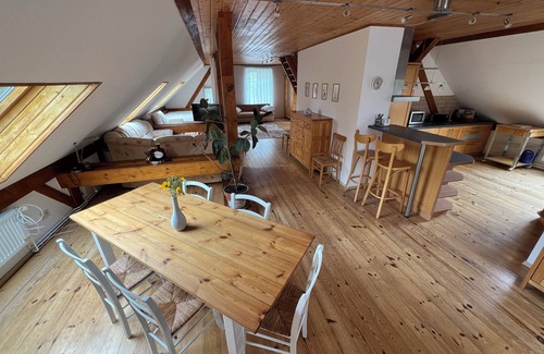 Boitzenburger Land Resort | Ferienhof Schmetterlingsgarten Ferienwohnung 2 Dachgeschoss mit Garten