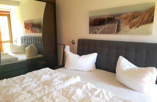 Neuensien Apartment | Ferienwohnung 2 im Haus am See mit Terrasse und Wintergarten