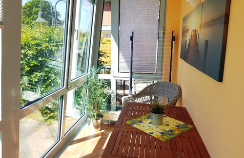 Neuensien Apartment | Ferienwohnung 2 im Haus am See mit Terrasse und Wintergarten