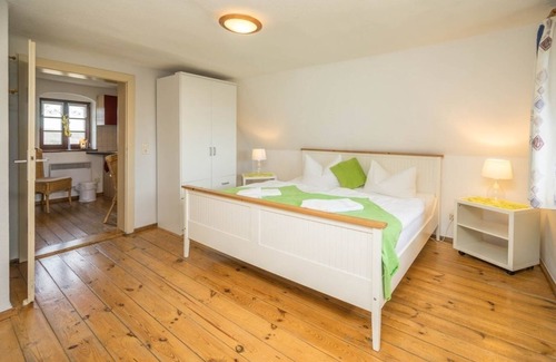Großjena Apartment | Ferienwohnung/app. für 3 Gäste mit 25m² in Freyburg