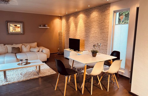 Ronsdorf Apartment | Ferienwohnung bis zu 10 Personen m Garten im Bergischen Land Wuppertal Ronsdorf