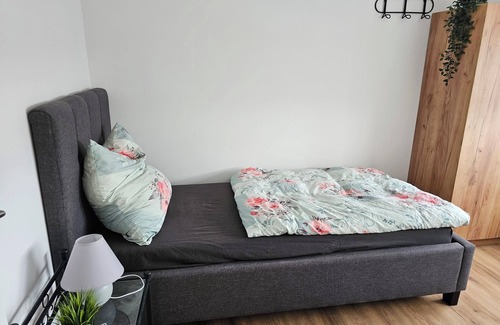 Dippelsdorf Apartment | Ferienwohnung Civrilli 1 Direkt an der B91
