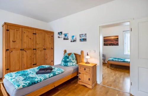 Gottscheina Apartment | Ferienwohnung Creutzer in Leipzig Gottscheina, ideal auch für Monteure, kostenfreies, schnelles Wlan kostenfreies Parken, geräumiges Appartment mit 4 Einzelbetten, Komplettausstattung Küche, Bad mit Badewanne und Dusche Waschmaschine, Wäschetrockner