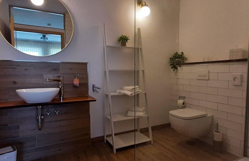 Langen Brutz Apartment | Ferienwohnung, Dusche, WC - Landhaus Bondzio