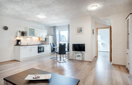 Tannenhausen Apartment | Ferienwohnung Flut mit Loggia und schönem Ausblick am Badesee Tannenhausen