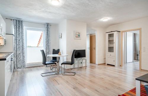 Tannenhausen Apartment | Ferienwohnung Flut mit Loggia und schönem Ausblick am Badesee Tannenhausen
