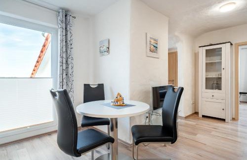 Tannenhausen Apartment | Ferienwohnung Flut mit Loggia und schönem Ausblick am Badesee Tannenhausen