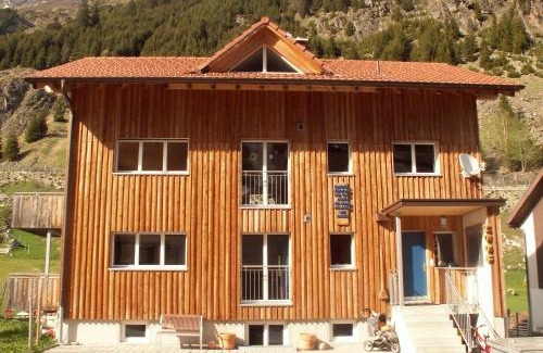Wassen Apartment | Ferienwohnung Gästehaus Fürlauwi