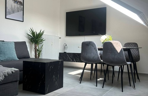 Glindfeld Apartment | Ferienwohnung Juli - neu Renovierte, Moderne Ferienwohnung