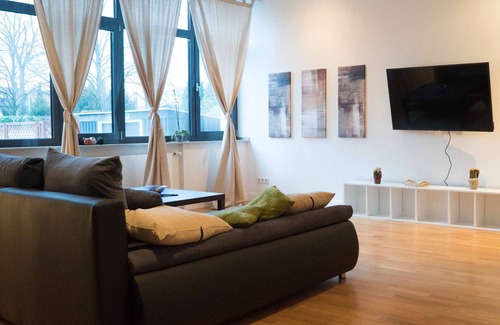 Langenfeld Apartment | Ferienwohnung Langenfeld 05, 130qm, 2 Schlafzimmer, 1 Wohn-/schlafraum, Max. 11 Personen