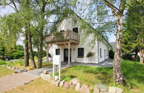 Putbus Apartment | Ferienwohnung Liesi FeWo OG - Balkon, ruhige Lage