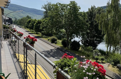 Merl Apartment | Ferienwohnung Marienburg mit Moselblick
