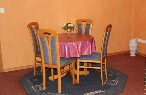 Schwerinsdorf Apartment | Ferienwohnung Meyer, 35176