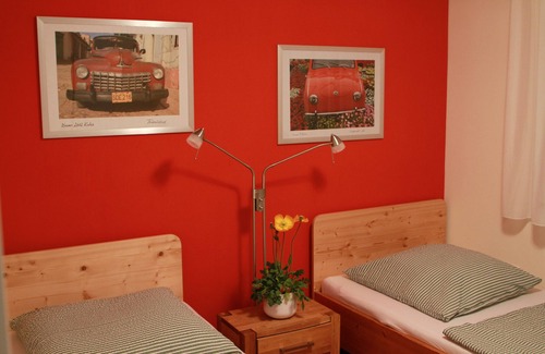 Wilhelmsdorf Apartment | Ferienwohnung mit 70qm, 2 Schlafzimmer für max. 4 Personen