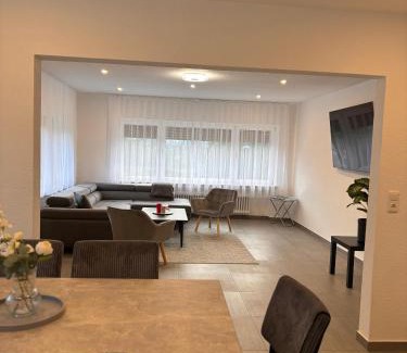 Meerholz Apartment | Ferienwohnung NERA