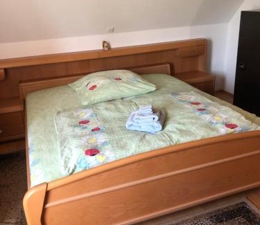 Uecker-Randow Apartment | Ferienwohnung Wiesenblick Dachgeschoß Sonnenberg Grambow